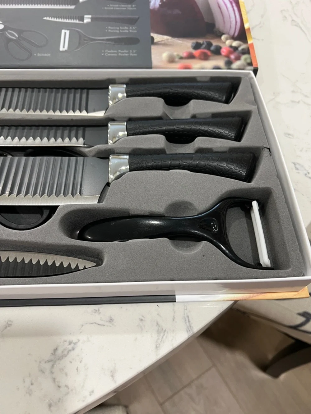 KUNZHISHENG 6-Piece Knife Set in Black and Silver